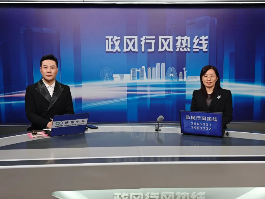 固鎮(zhèn)縣人民政府副縣長(zhǎng)蔡臘梅為市民答疑解惑